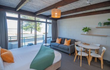 Upstairs 2 Bed Seaview Apartment